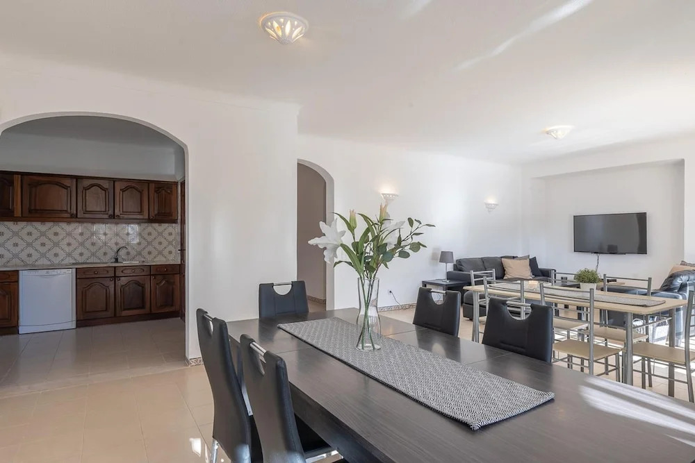 Villa Baltin With 4 Bedrooms and 3 Bathrooms