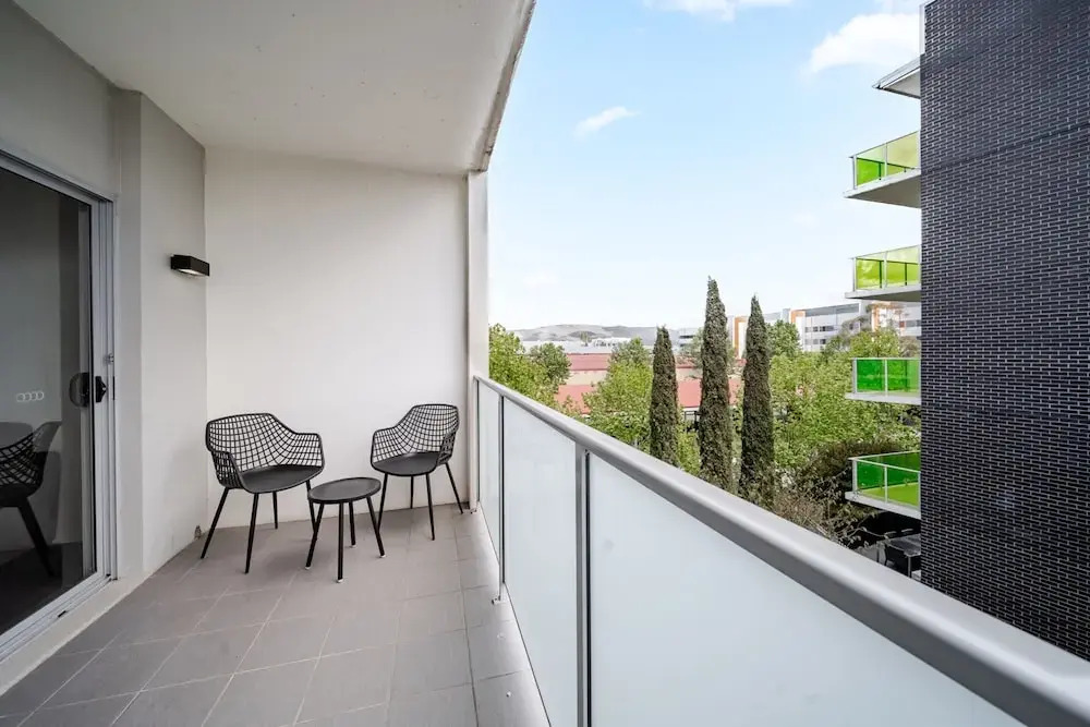Lakeside 1-bed With A/c, Parking & Balcony