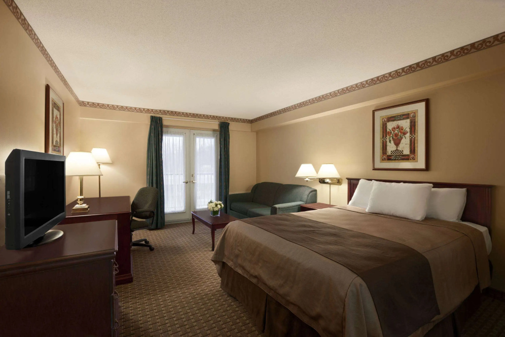 Travelodge by Wyndham Ottawa West