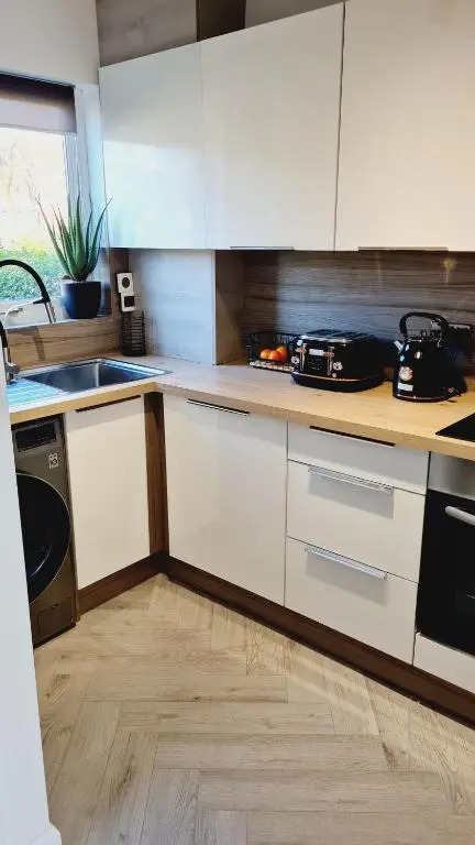 Beautiful 2bed house with garden, walking distance to town - FREE parking