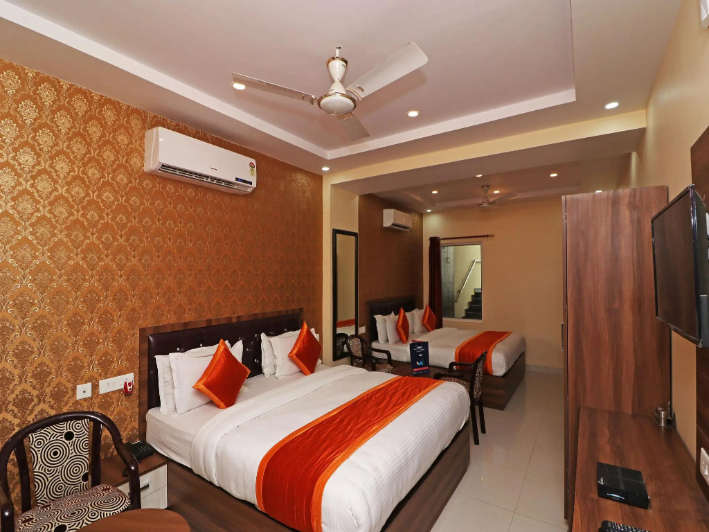 Collection O 13233 Grand Inn