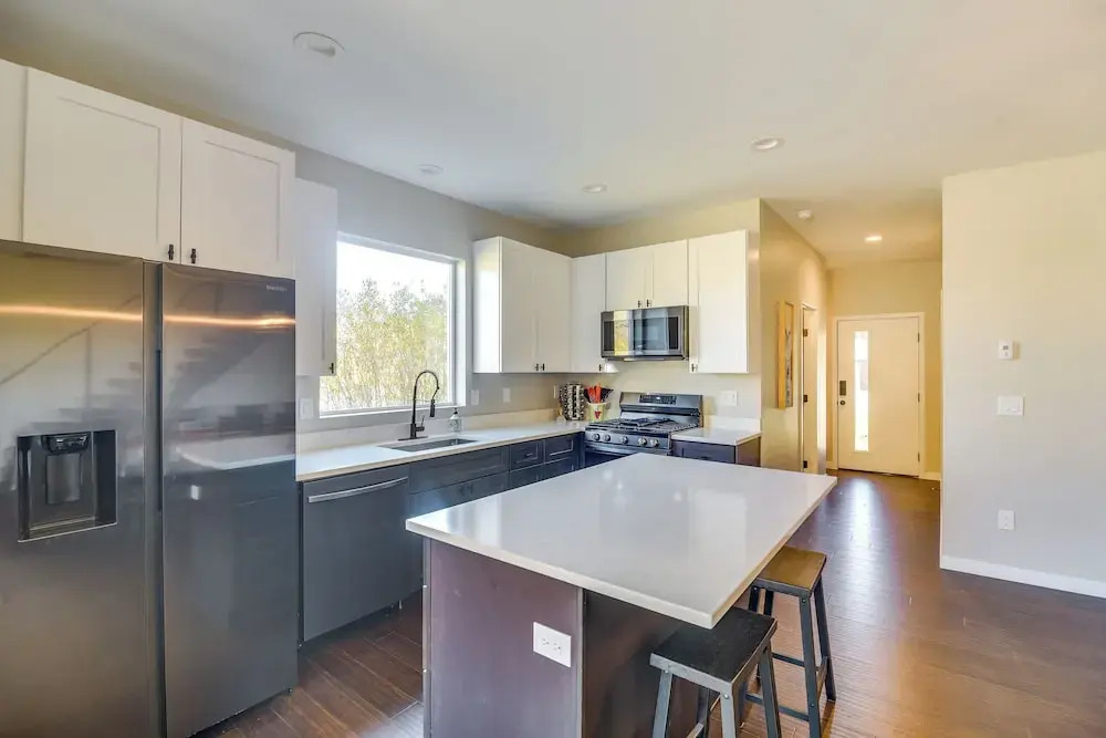Ski-in/ski-out Granby Townhouse w/ Private Hot Tub