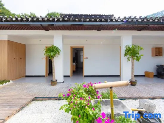 Zhumeng Yingyue River View Homestay