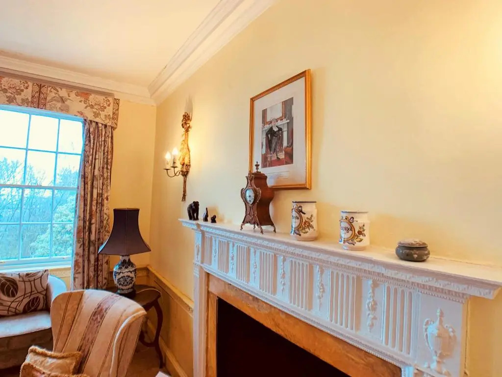 F2 Charming City Centre Apartment full of Character
