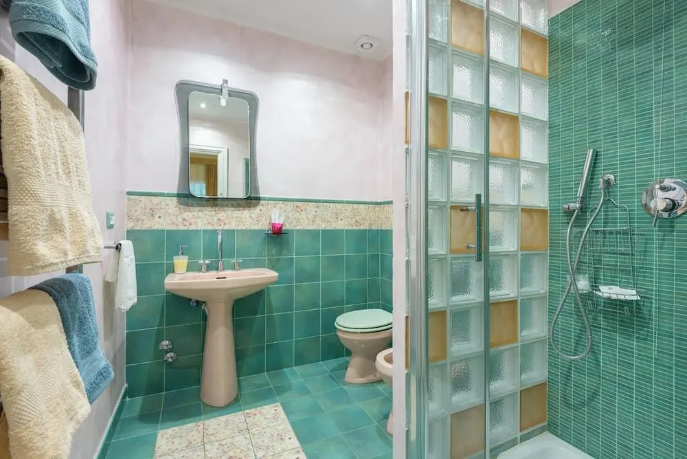 Superior 5 BD & BR Apt in Vatican Area