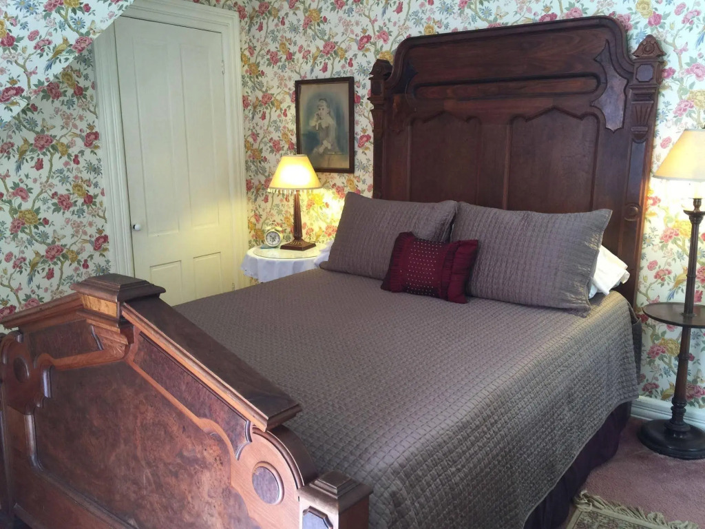 Shaw House Inn