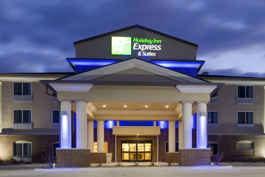Holiday Inn Express & Suites Nevada by IHG