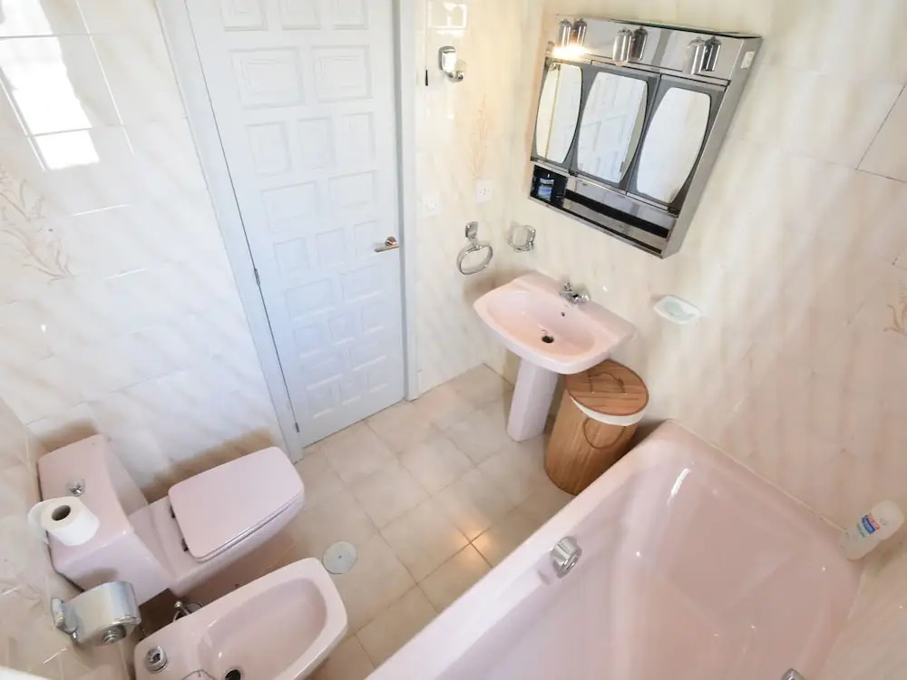 8 pers Luxury villa in prime location, beautiful view, private pool, 500 m golf course