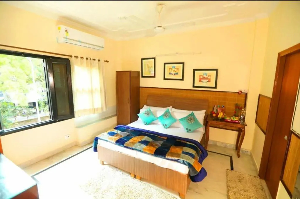 Bhambri House Hotel