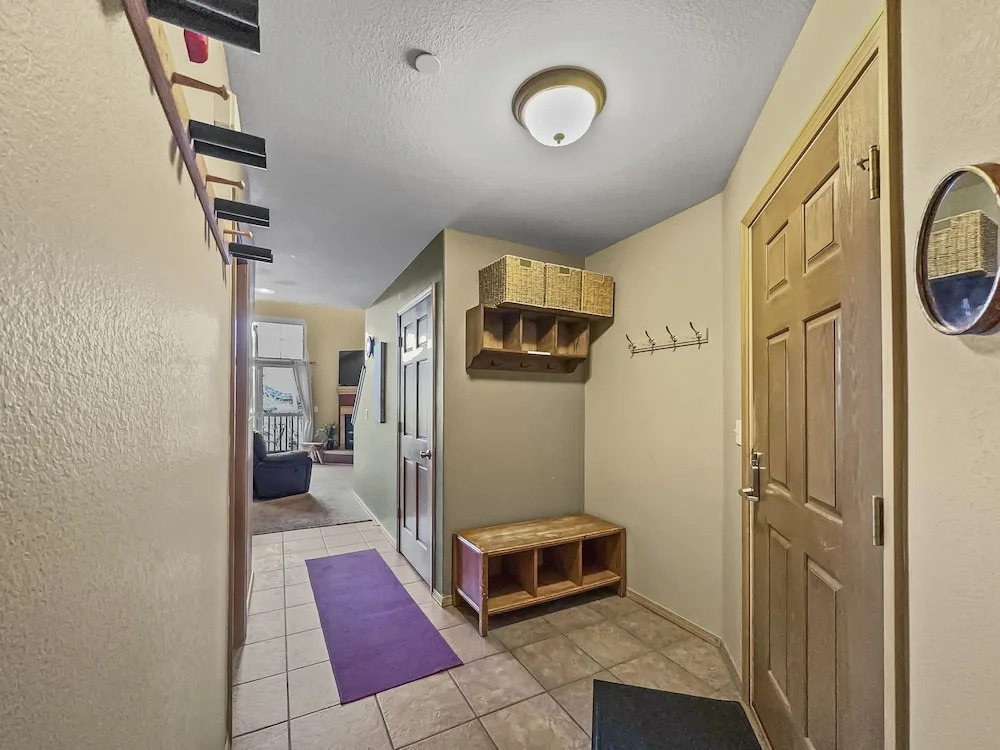 B6 Tarn Landing 1br + Loft, 3ba 1 Bedroom Condo