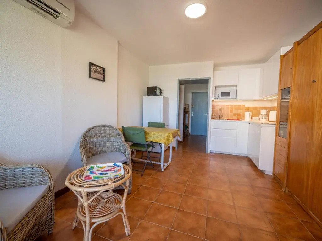 Appartement Le Lavandou, 1 pièce, 4 personnes - FR-1-677-1