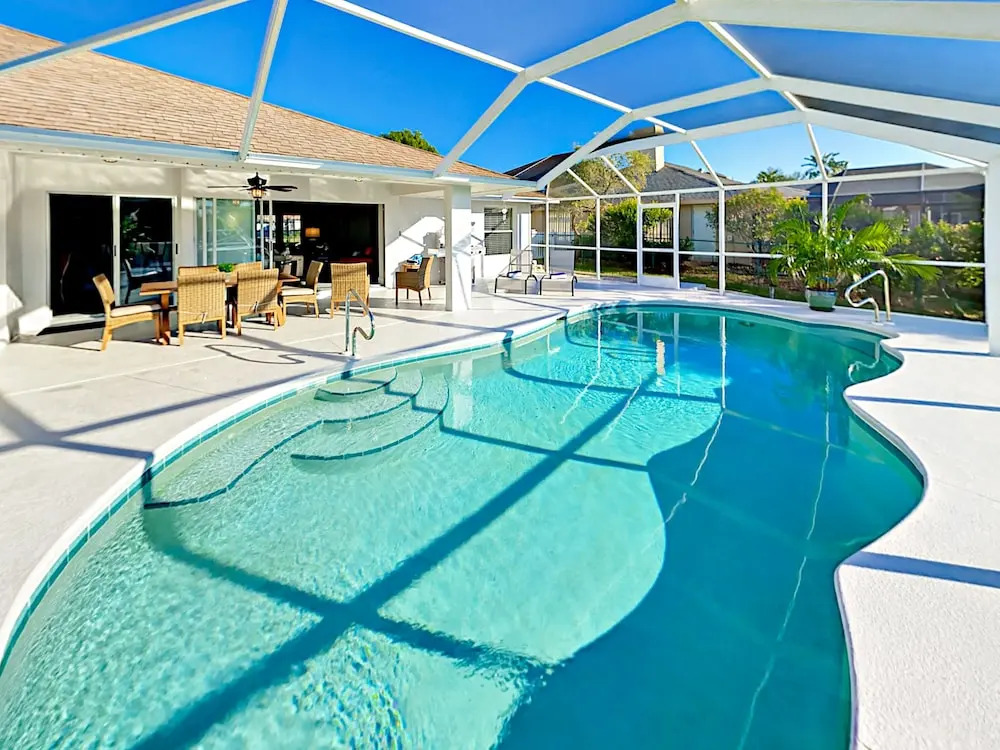 Chic Canalfront - 4 Br Home