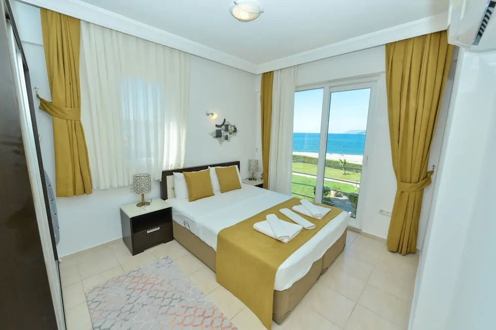Saros Apartments
