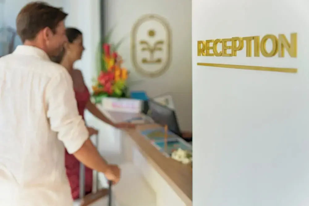 Cooks Bay Hotel & Suites