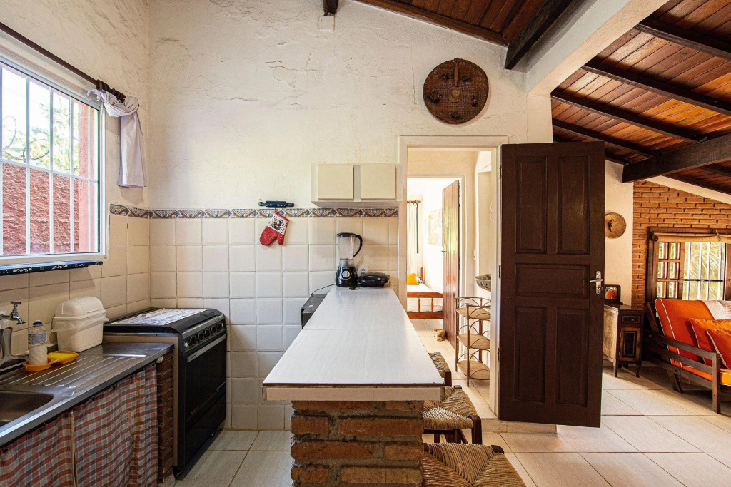 Casa Com Piscina A 100 M. De Camburizinho