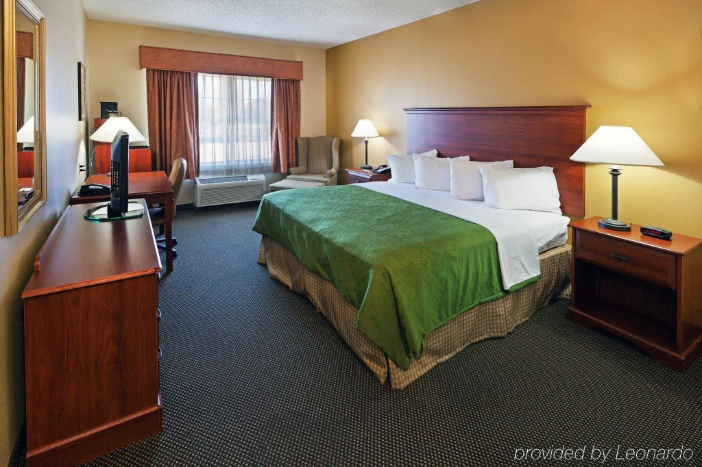 Country Inn & Suites by Radisson, Norman near University