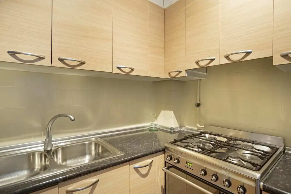 Spacious 4 Bed Apt Close to Sagrada Familia Temple