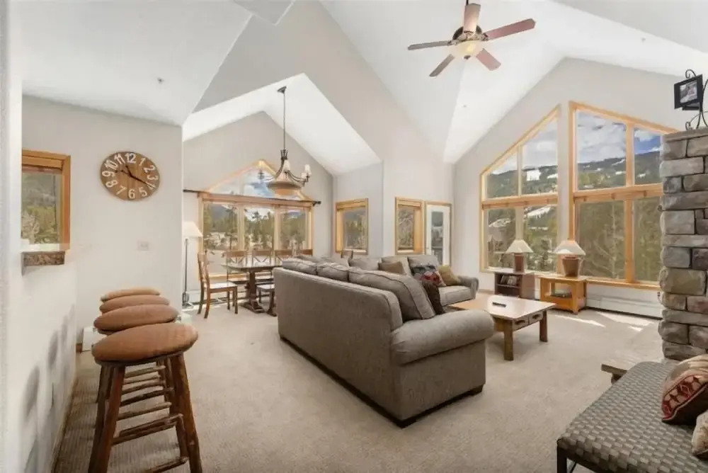 4 Bedroom Condo at Gateway Lodge Near Mountain House Base