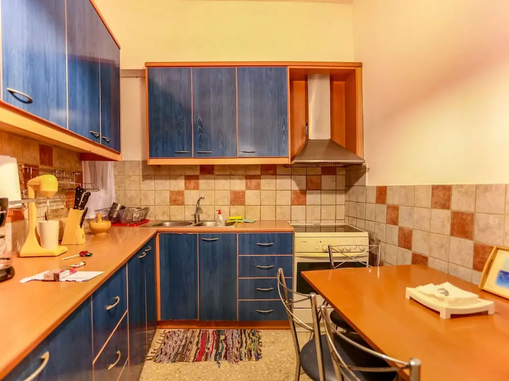 Cozy Apartment in Athens near Aghios Ioannis Subway Station