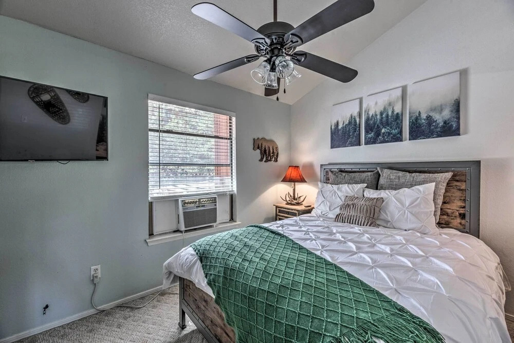 Updated Ruidoso Mountain Escape w/ Deck & Balcony!