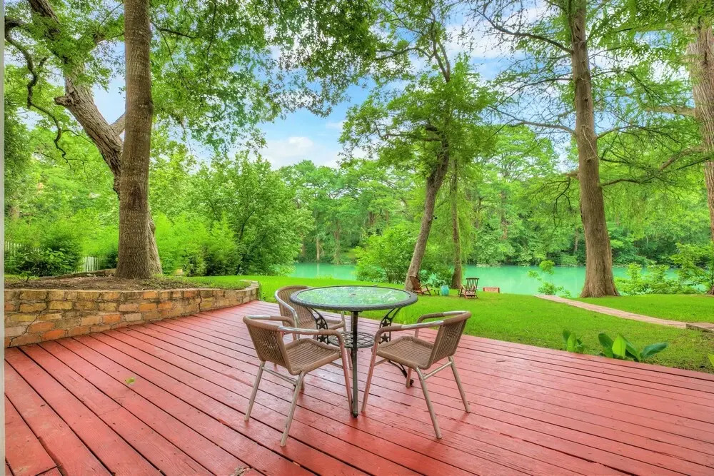 Gruene River Haven: Stunning Riverfront Oasis 1 Mile From Downtown Gruene