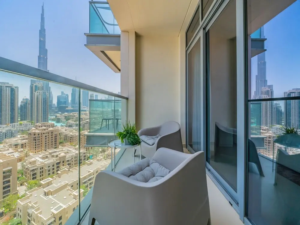 Monty Holiday Home - Serene & Modern Apartment With Burj Khalifa View
