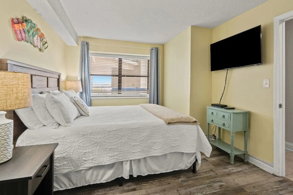 Oceans 607 2 Bedroom Condo