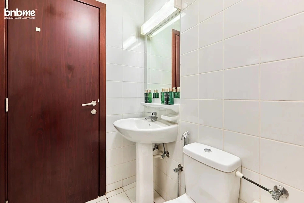 bnbme - Emirates Crown - 2BR & Maid Room