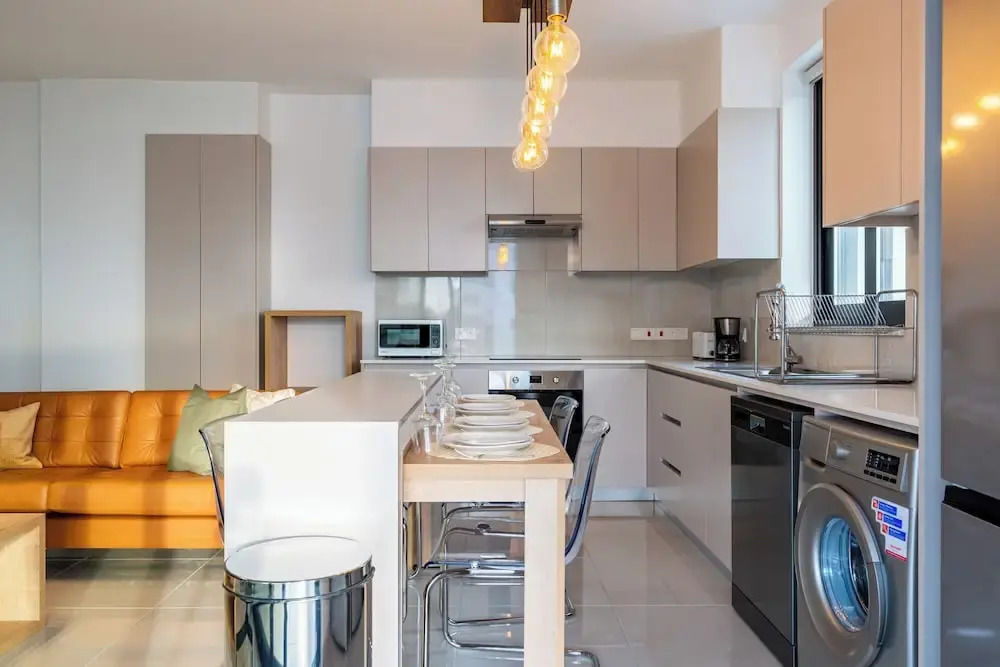 Beachcomber 2-BR Apartment in Larnaca