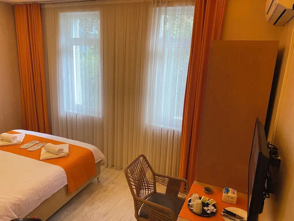 Aura Hotel