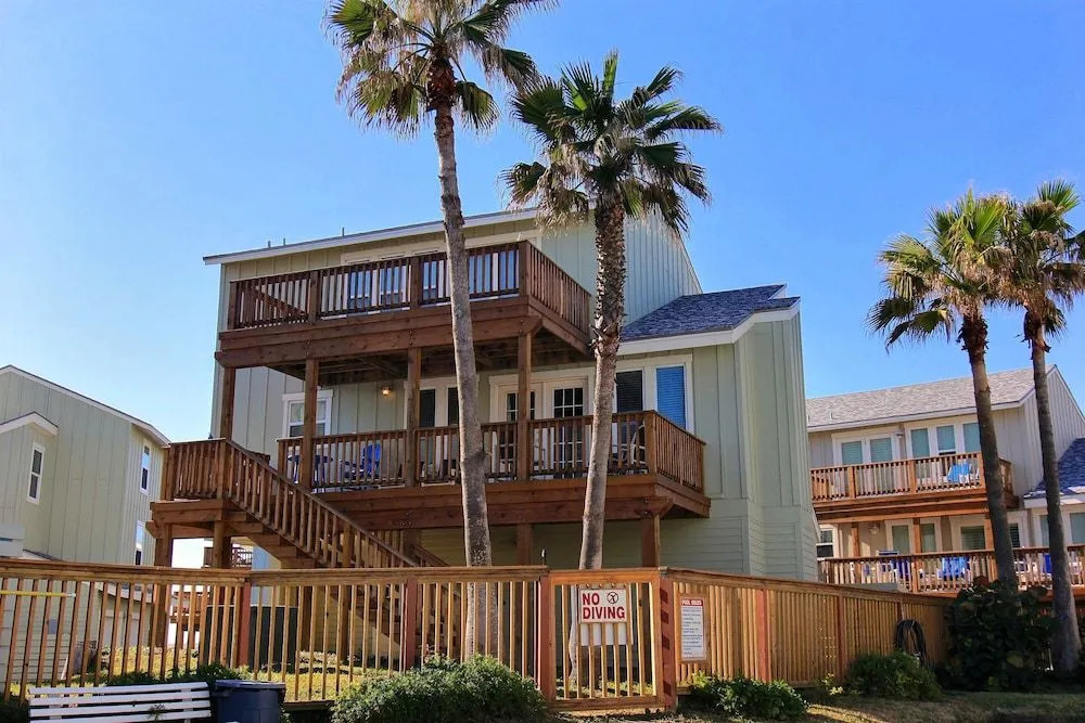 Beach Beauty 9LC 3 Bedrooms 3 Bathrooms Home