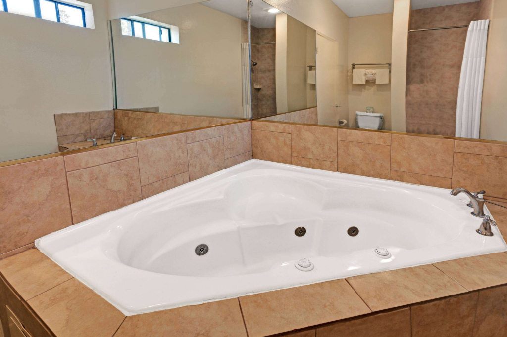 Travelodge by Wyndham Pasadena Central