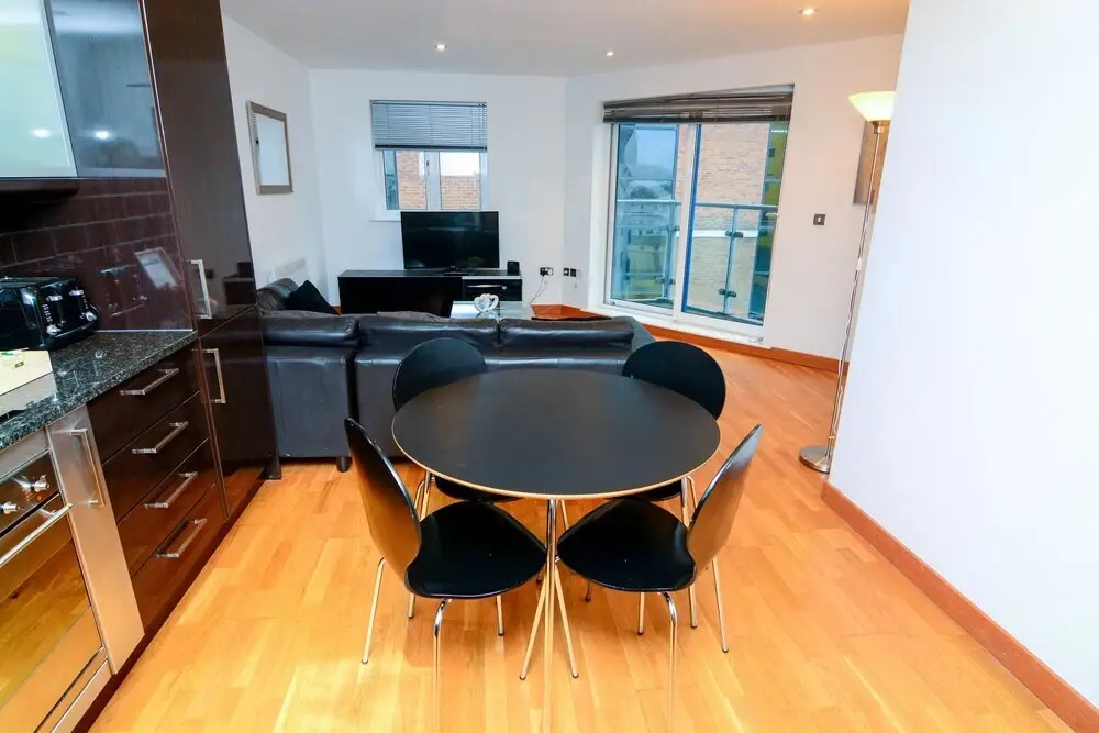 Modern 2 bed apartment in London - RGB 65388