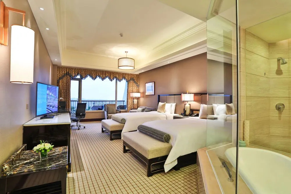 Intercontinental Sancha Lake