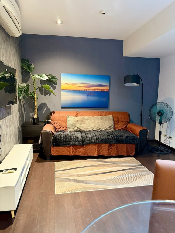 Makati City Poblacion 1 bedroom with balcony