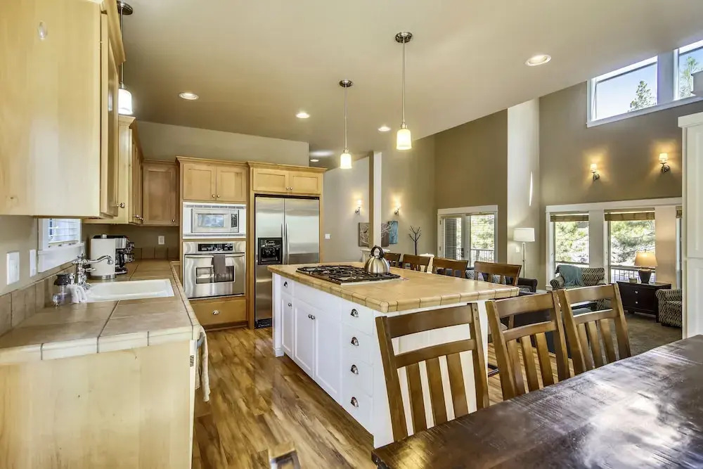 Big Canyon Home with Pool, Hot Tub, and Deschutes River Trail Access by RedAwning