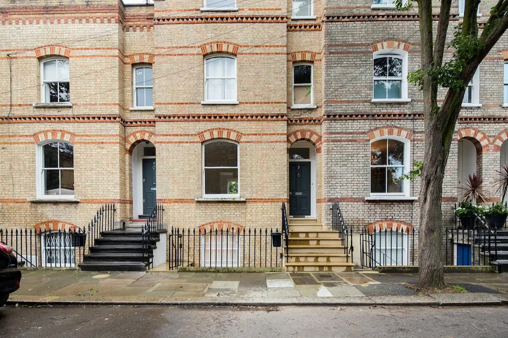 Quiet Classical/modern Designer Garden Flat