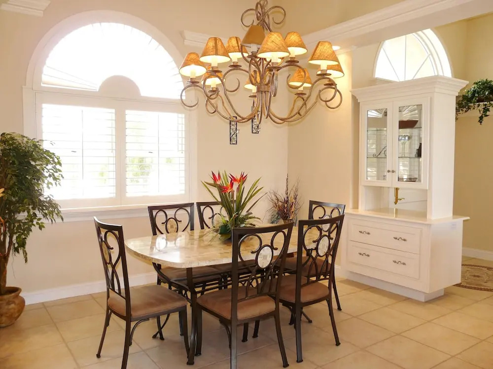 690 Pelican Court