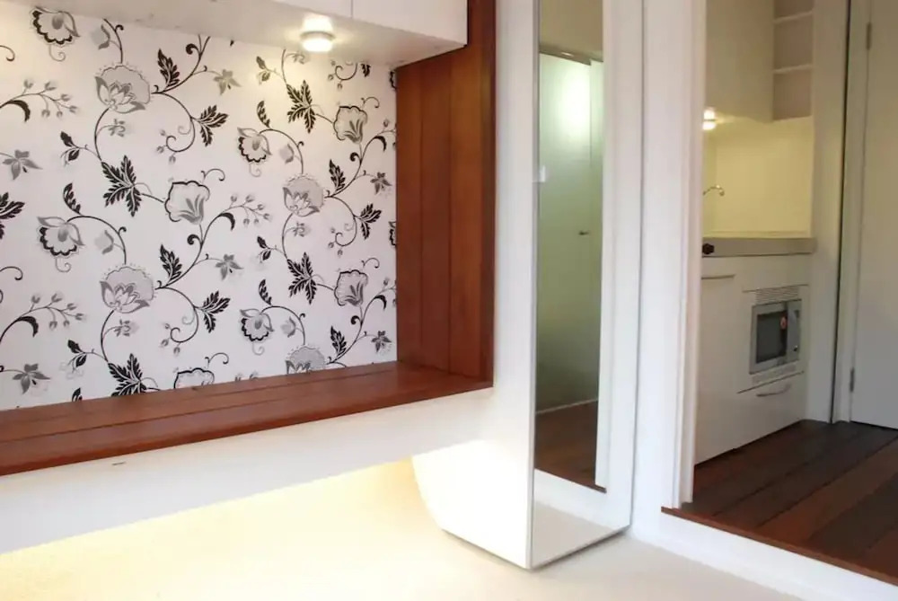 Earls Court Apartments by BaseToGo