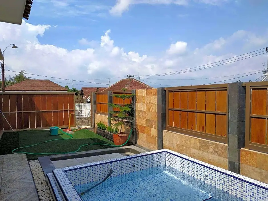 Puncak Pinus and Pool