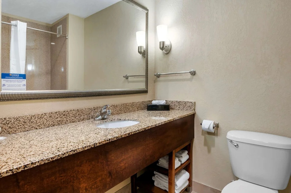 Comfort Suites
