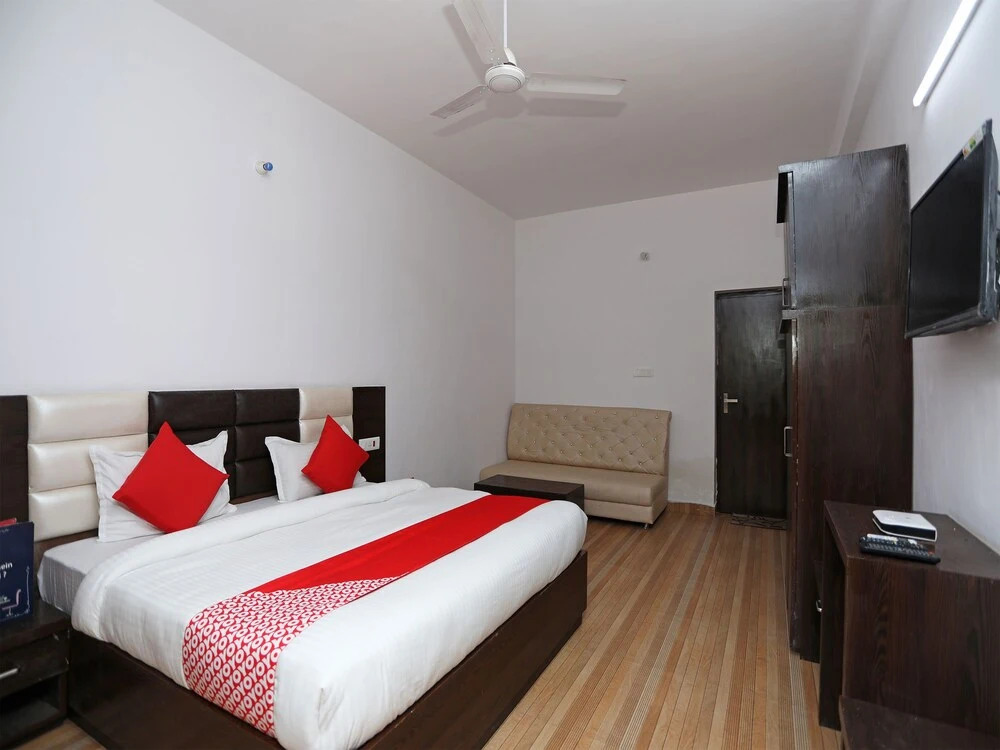 OYO 15219 Hotel Neer Buddha