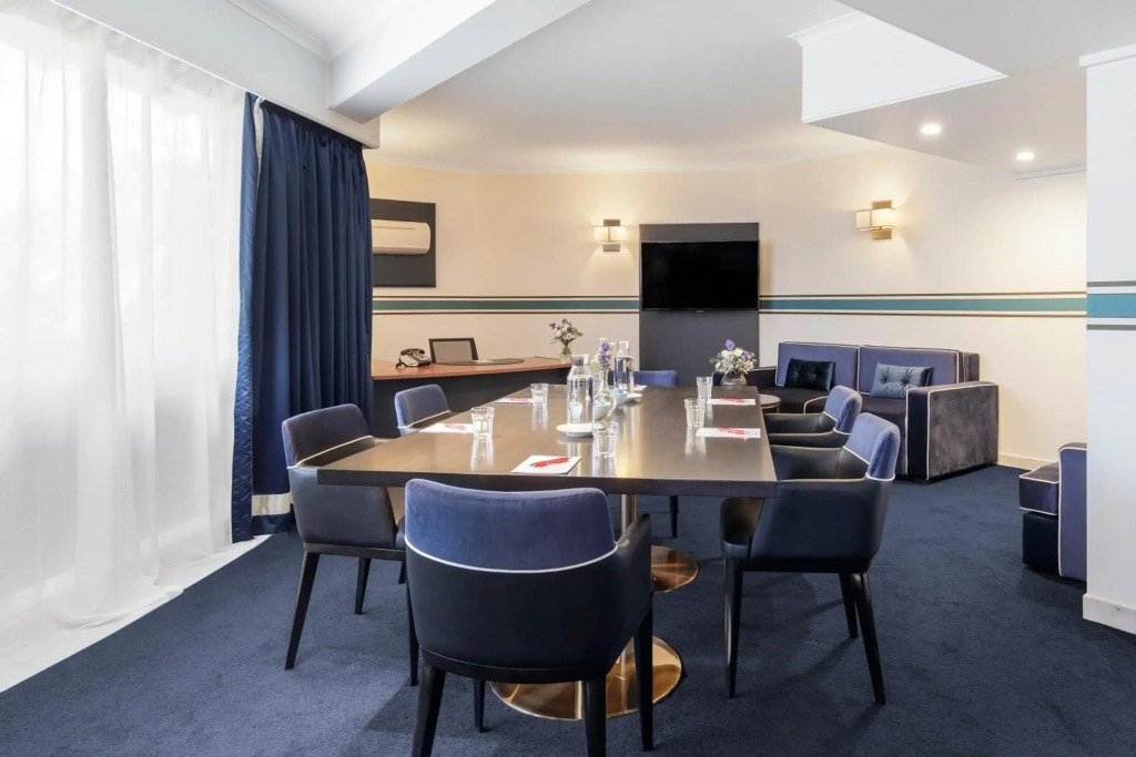 Ramada by Wyndham Diplomat Canberra