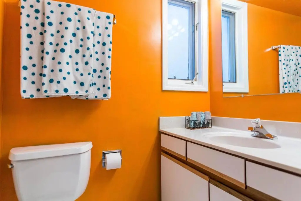 Old Town-Gold Coast Amazing 3 br Home/ Free Parking/ Breakfast/ Backyard/ Walk Everywhere/ Pets OK