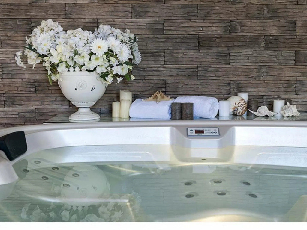 Beautiful villa with pool and private wellness area at 3 km from the seaside-VILLA DELLA LAGUNA