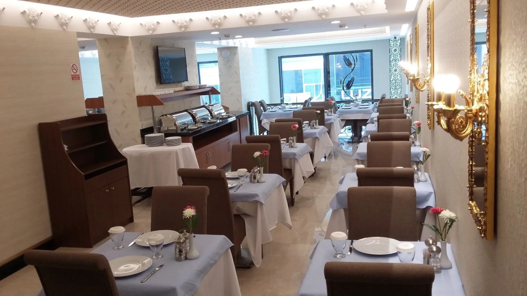 MB Deluxe Hotel