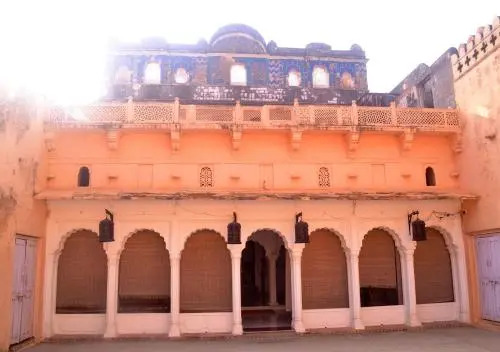 MPT Sheesh Mahal, Orchha