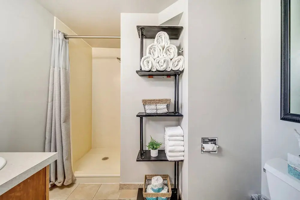 1 Mi to Camels Back Park: Boise Studio w/ Patio!