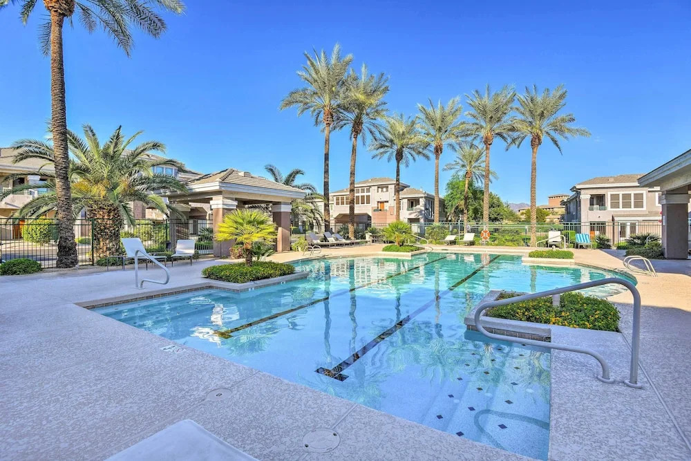 Pool, Balcony & Golf Course Views: Scottsdale Gem