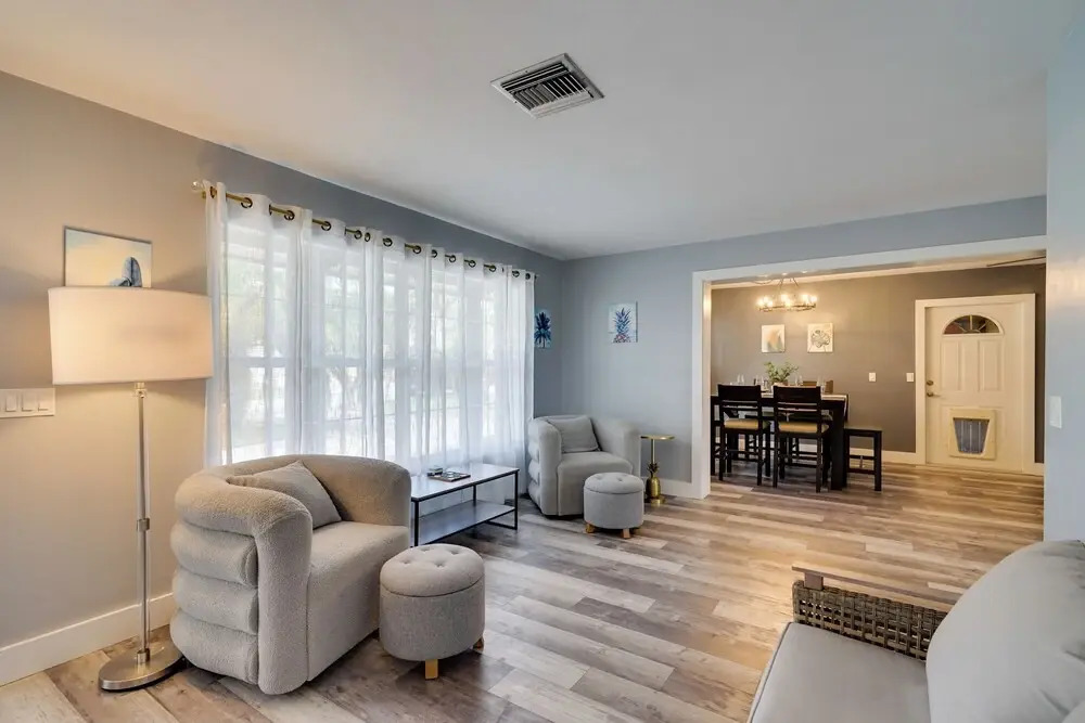 < 1 Mi to Four Freedoms Beach: Canal-front Getaway